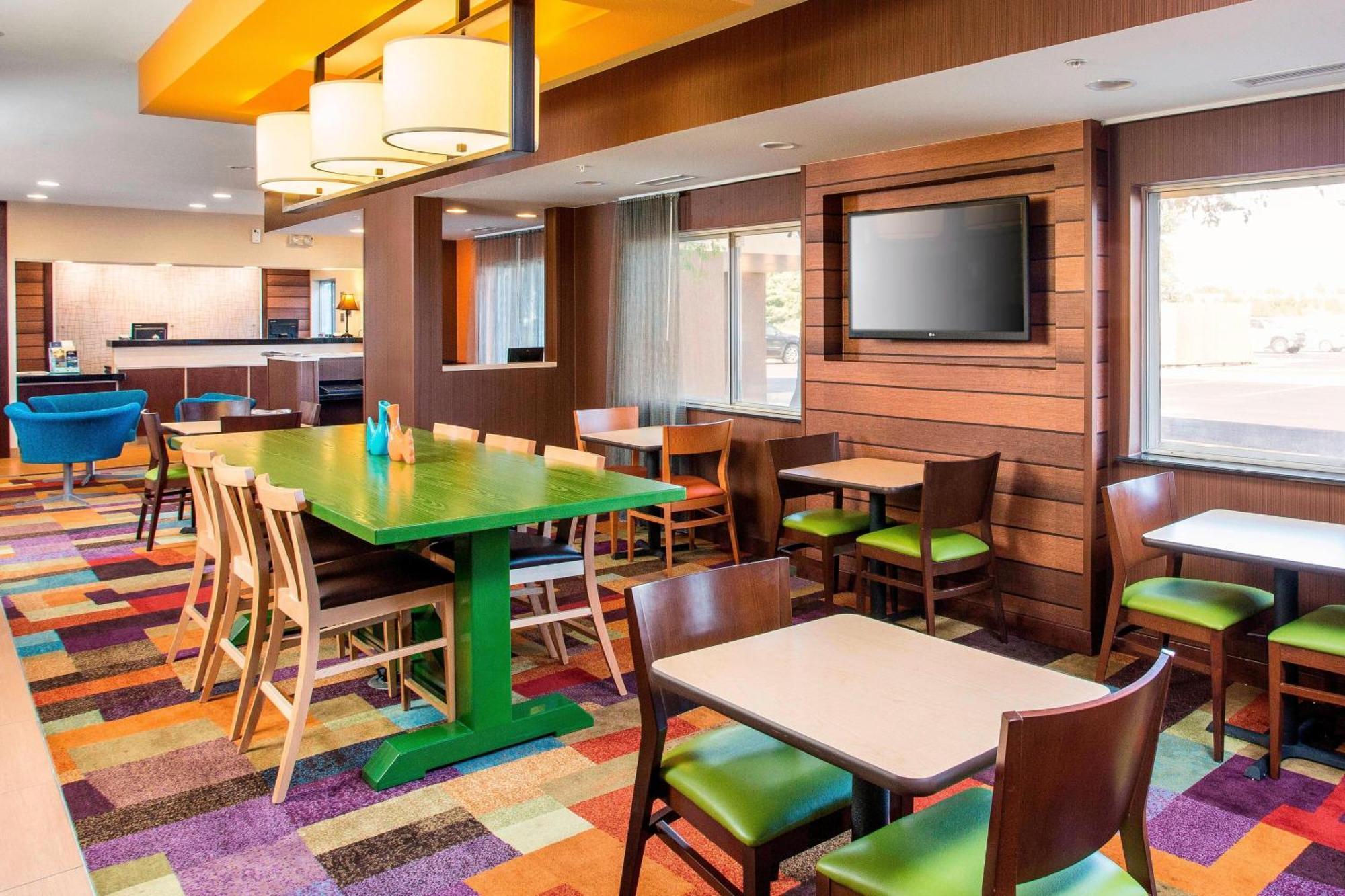 Fairfield Inn & Suites Peru Exterior photo