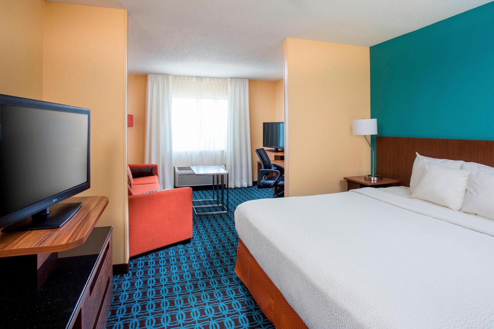 Fairfield Inn & Suites Peru Exterior photo