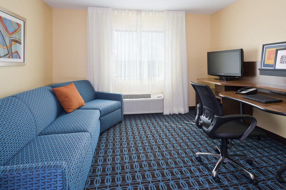 Fairfield Inn & Suites Peru Exterior photo